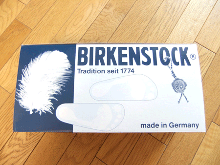 birkenstock-gizeh-black-sandal-04