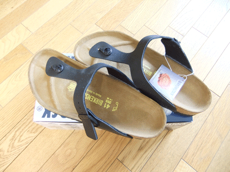 birkenstock-gizeh-black-sandal-05