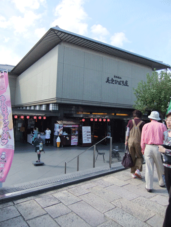 from-kyoto-station-to-arashiyama-06