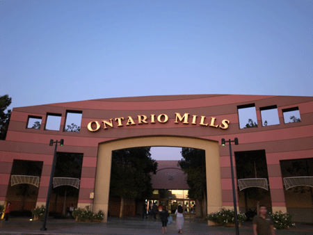 lego-store-at-ontario-mills01