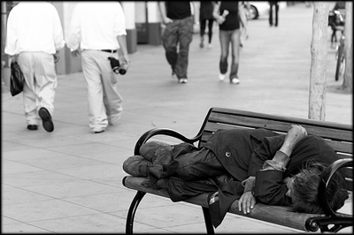 many-homeless-at-3rd-street-santa-monica01