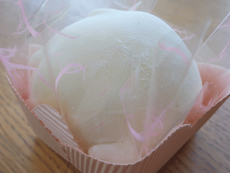 strawberry-mochi-at-j-j-bakery02