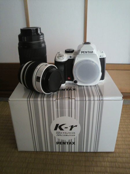 unboxing-pentax-k-r-w-zoom-lens-03