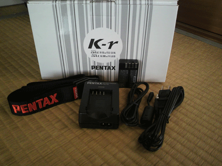 unboxing-pentax-k-r-w-zoom-lens-03